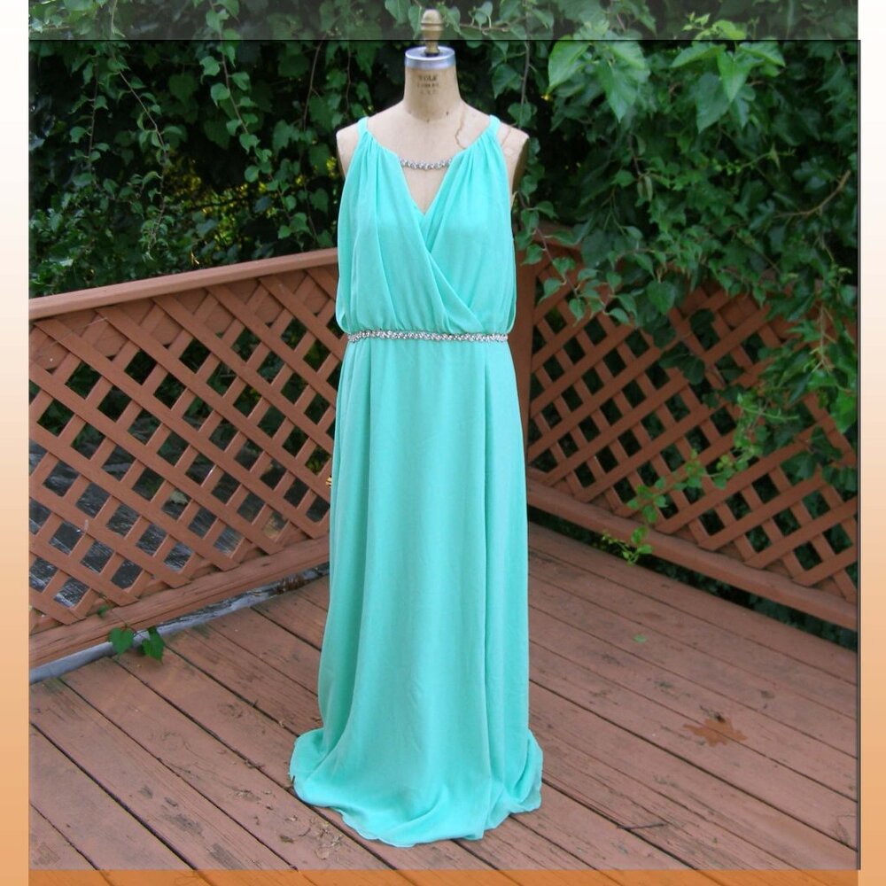 💥 HOST PICK 🤩 size 14 Vince Camuto Bejeweled Sleeveless Green Gown - Picture 1 of 16